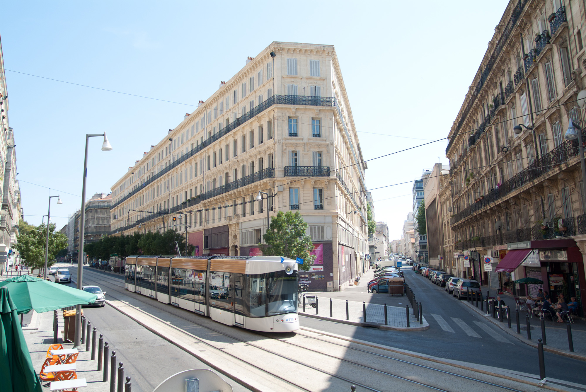 Rue france. Марсель Руэ. Марсель улочки Франция. Марсель бульвар Andreu Aune. Квартал Ле панье Марсель.